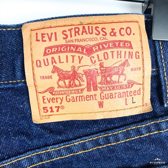 Levi’s Hi-Rise Distressed Darkwash Cut off Shorts Size 31 (Junior 11) EUC - Picture 4 of 4